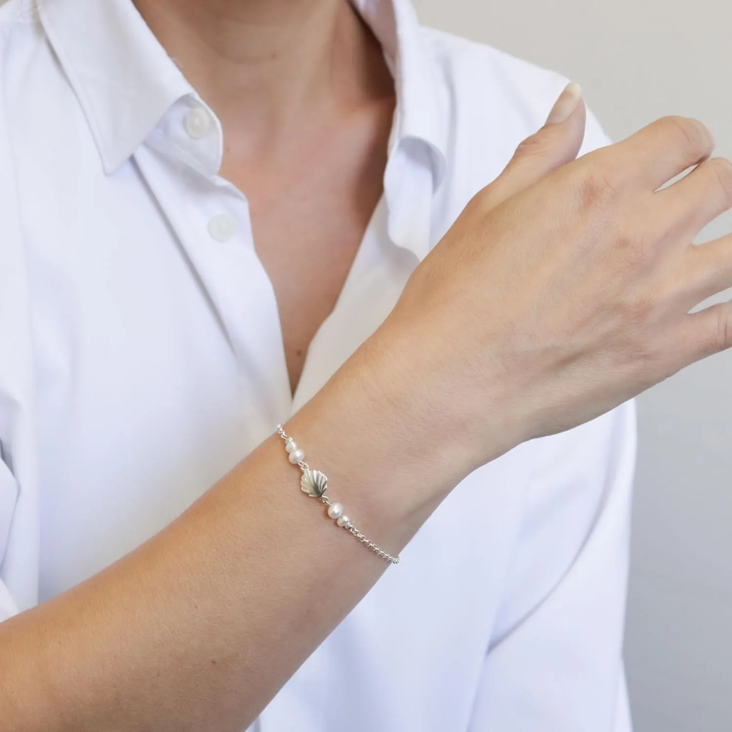 925 Sterling Silver Pearl Bracelets for Women - 3mm Round Beads with Sea Shell Sterling Silver Charm, Adjustable Chain 16-18cm Length - Silver Bracelets for Women - Perfect Pearl Jewelry Gift