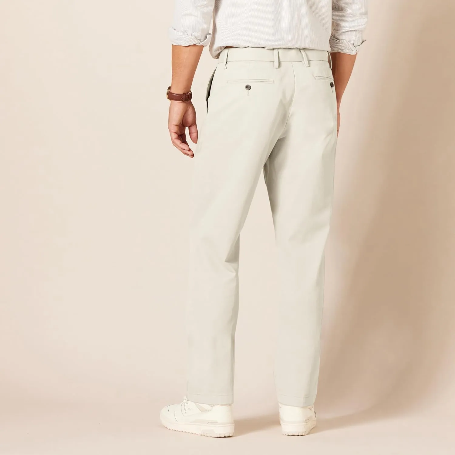 Amazon Essentials Men's Classic-Fit Wrinkle-Resistant Flat-Front Chino Pant (Available in Big & Tall)