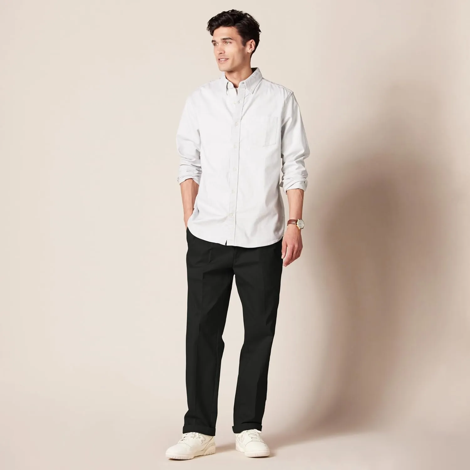 Amazon Essentials Men's Classic-Fit Wrinkle-Resistant Pleated Chino Pant (Available in Big & Tall)