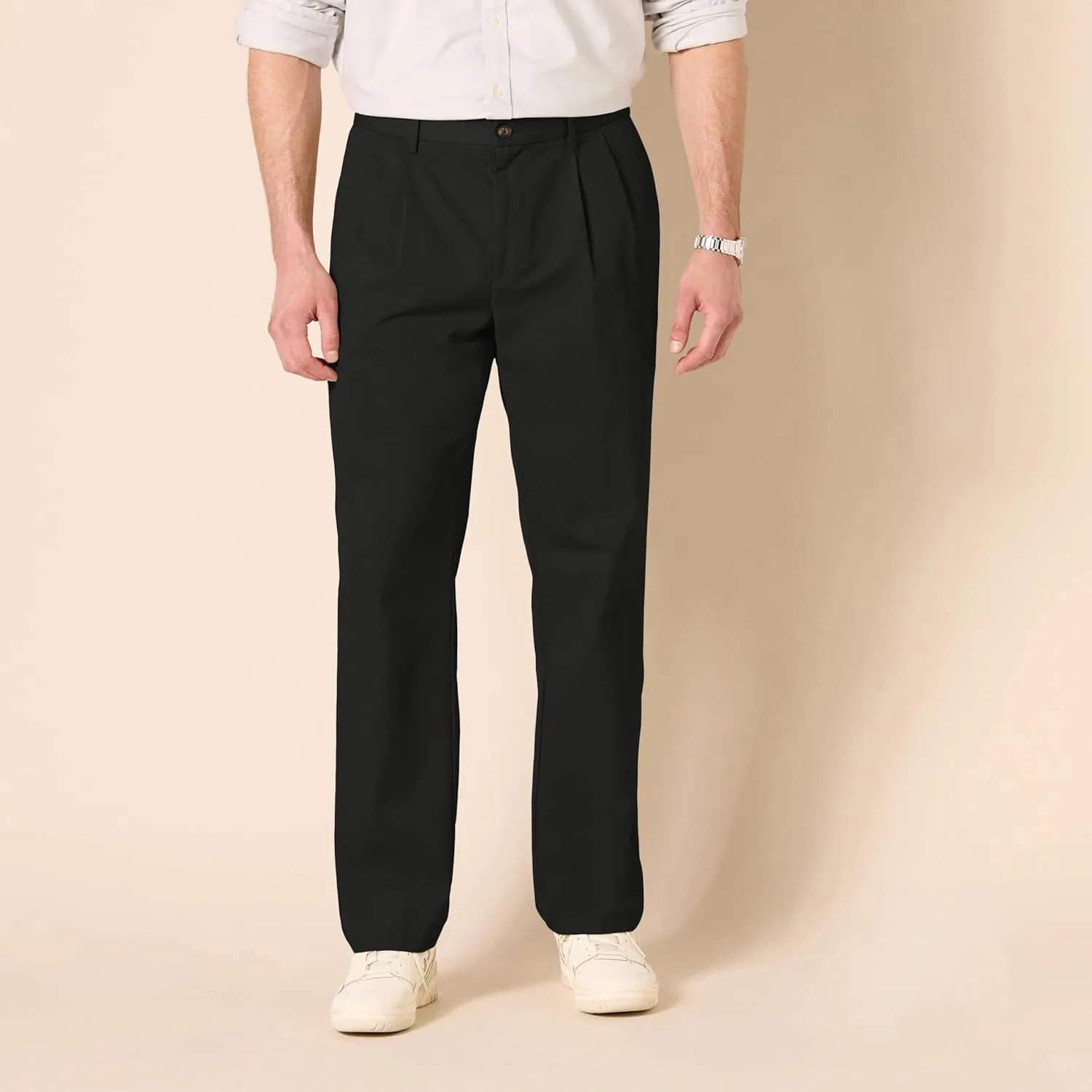 Amazon Essentials Men's Classic-Fit Wrinkle-Resistant Pleated Chino Pant (Available in Big & Tall)