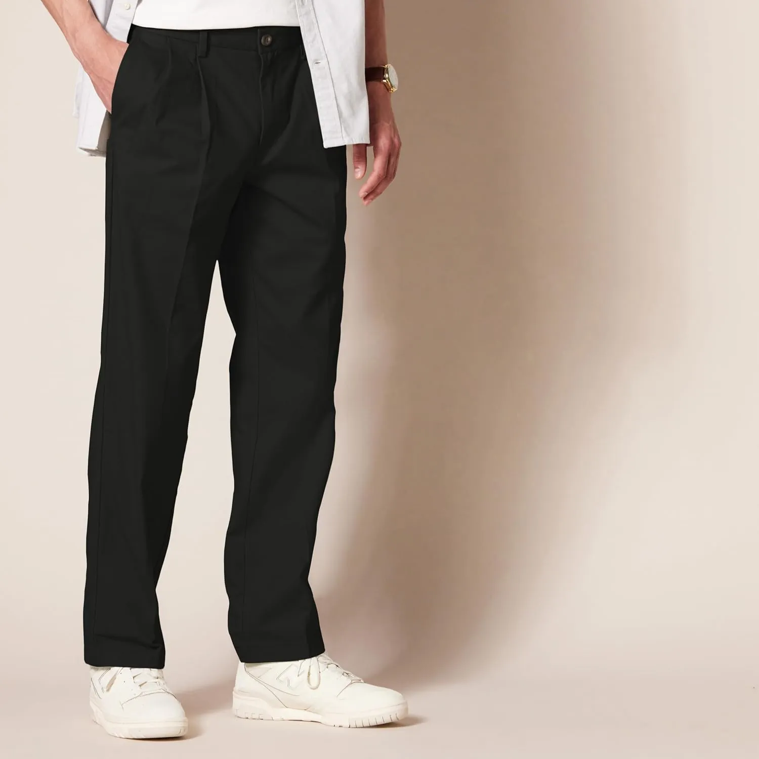 Amazon Essentials Men's Classic-Fit Wrinkle-Resistant Pleated Chino Pant (Available in Big & Tall)