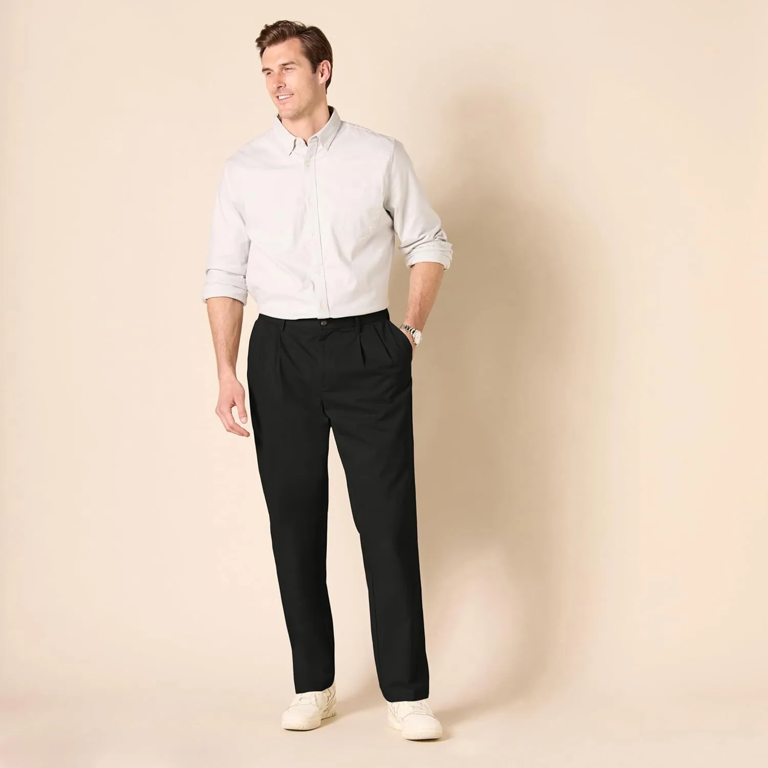 Amazon Essentials Men's Classic-Fit Wrinkle-Resistant Pleated Chino Pant (Available in Big & Tall)