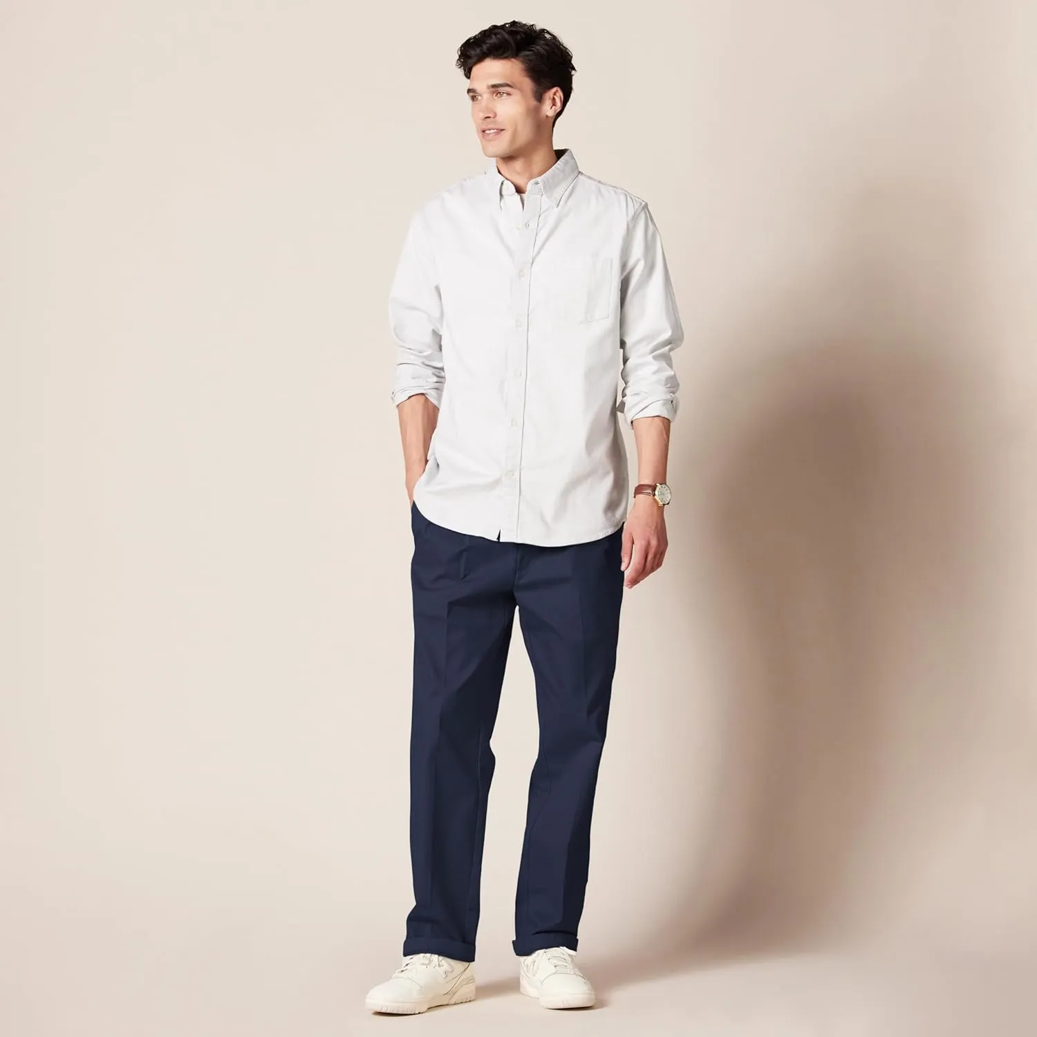 Amazon Essentials Men's Classic-Fit Wrinkle-Resistant Pleated Chino Pant (Available in Big & Tall)