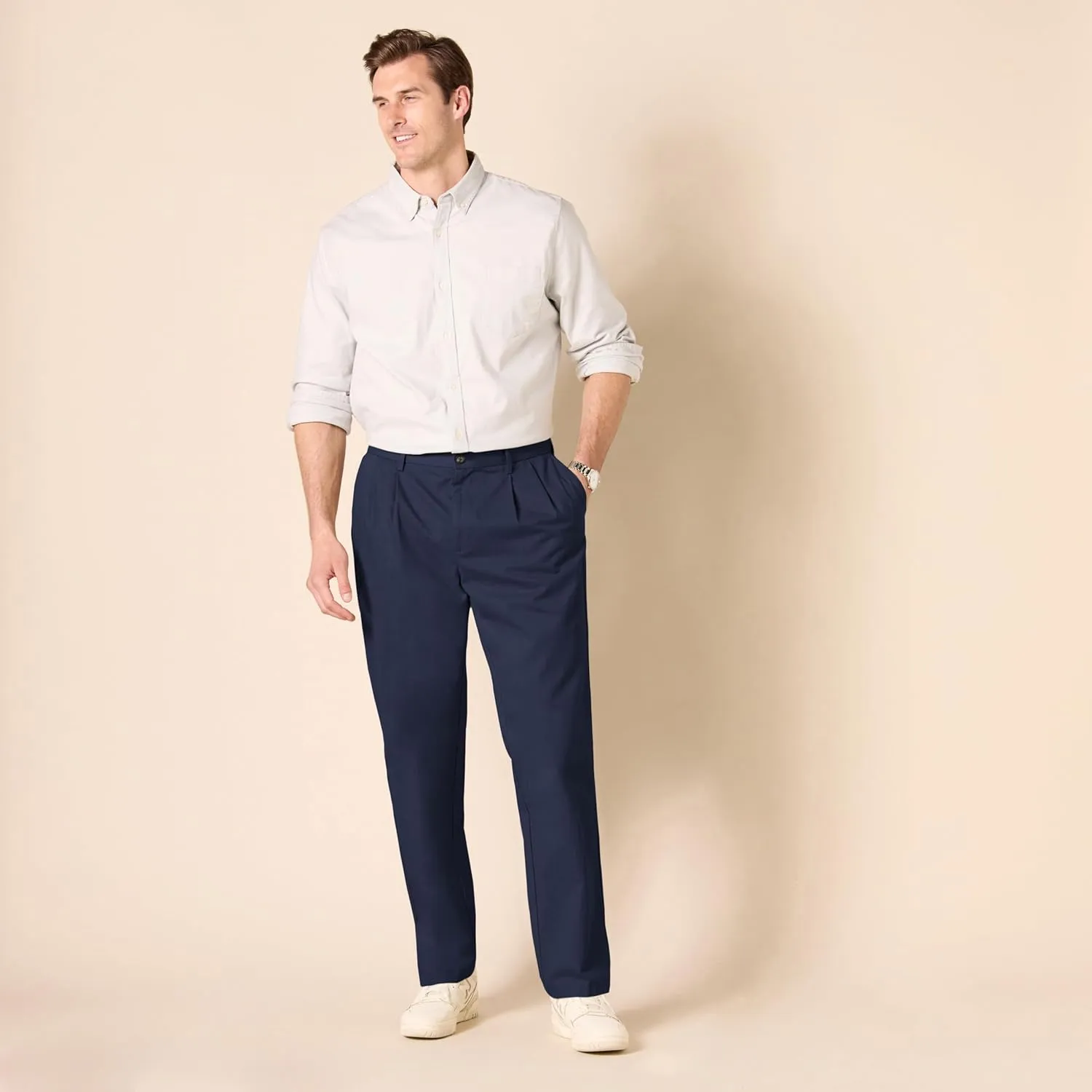 Amazon Essentials Men's Classic-Fit Wrinkle-Resistant Pleated Chino Pant (Available in Big & Tall)