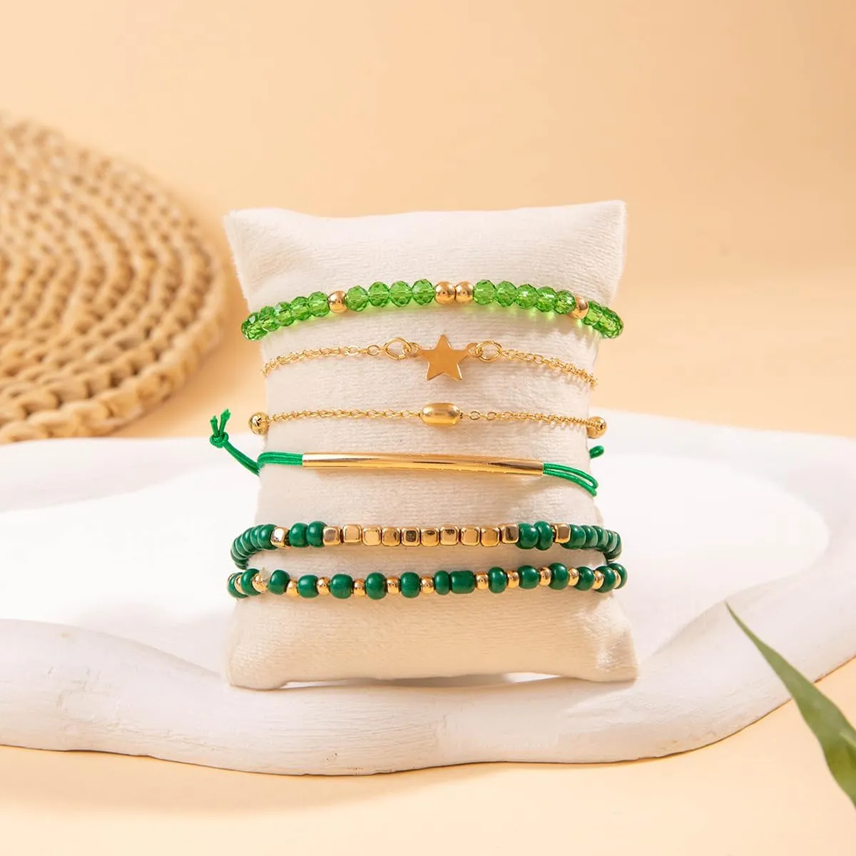 Boho Layered Shell Bracelets Set Bohemian Beaded Seashell Bracelets Stretchable Starfish Bracekets for Women Beach Jewelry
