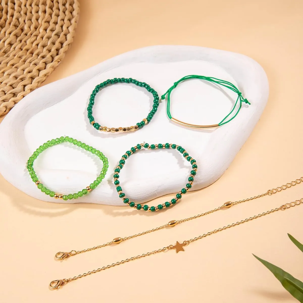 Boho Layered Shell Bracelets Set Bohemian Beaded Seashell Bracelets Stretchable Starfish Bracekets for Women Beach Jewelry