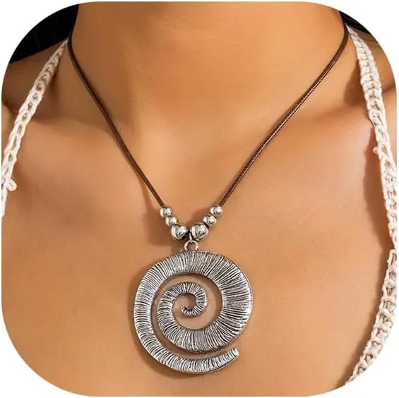 Gold Shell Necklace for Women Conch Shell Necklace Large Conch Necklace Beach Charm Necklace Shell Charm Necklace Boho SeaShell Pendant Necklace Summer Beach Jewelry Gift