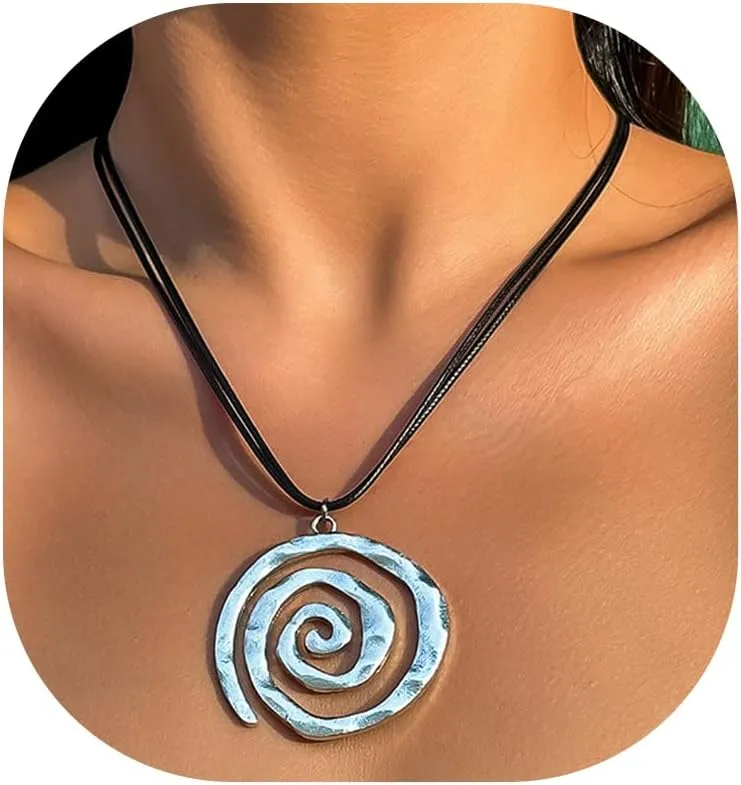 Gold Shell Necklace for Women Conch Shell Necklace Large Conch Necklace Beach Charm Necklace Shell Charm Necklace Boho SeaShell Pendant Necklace Summer Beach Jewelry Gift
