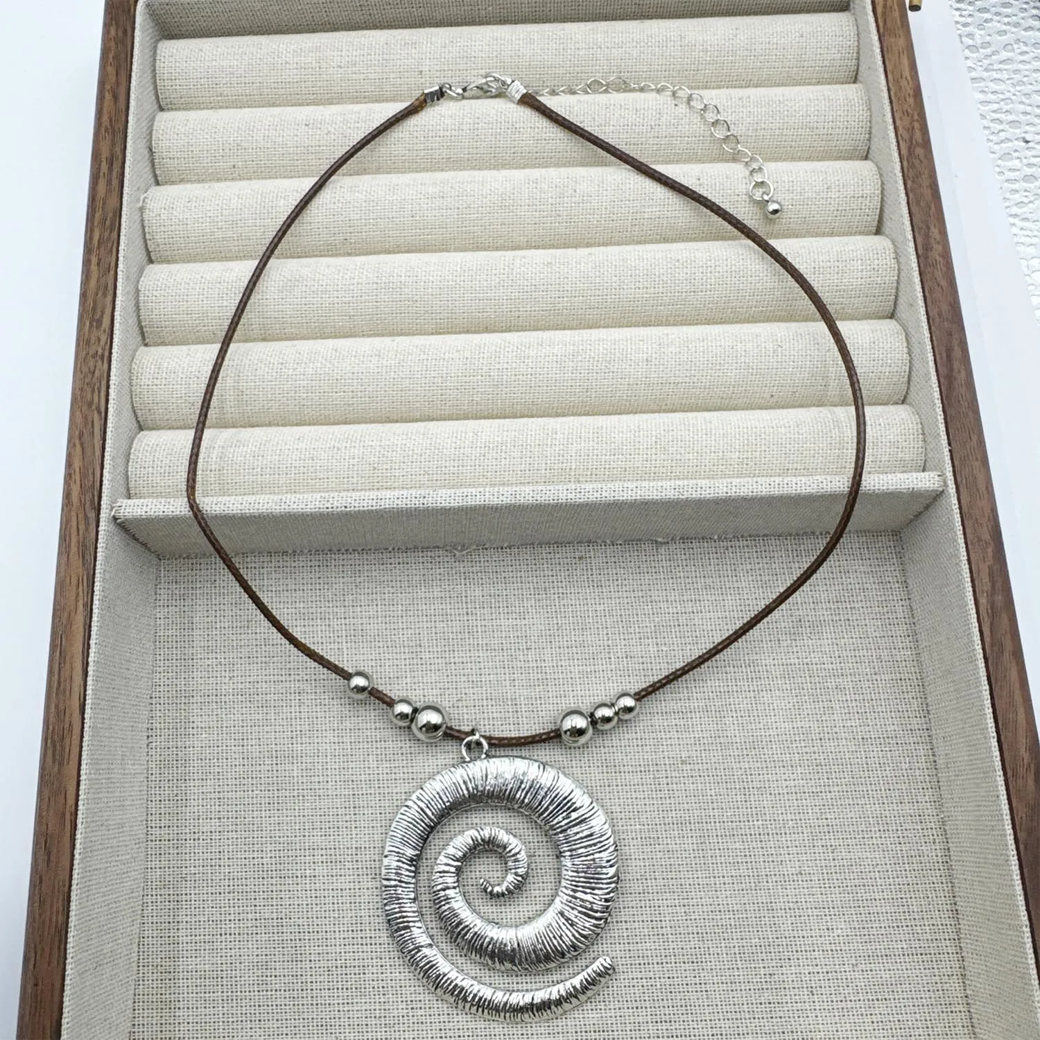 Gold Shell Necklace for Women Conch Shell Necklace Large Conch Necklace Beach Charm Necklace Shell Charm Necklace Boho SeaShell Pendant Necklace Summer Beach Jewelry Gift
