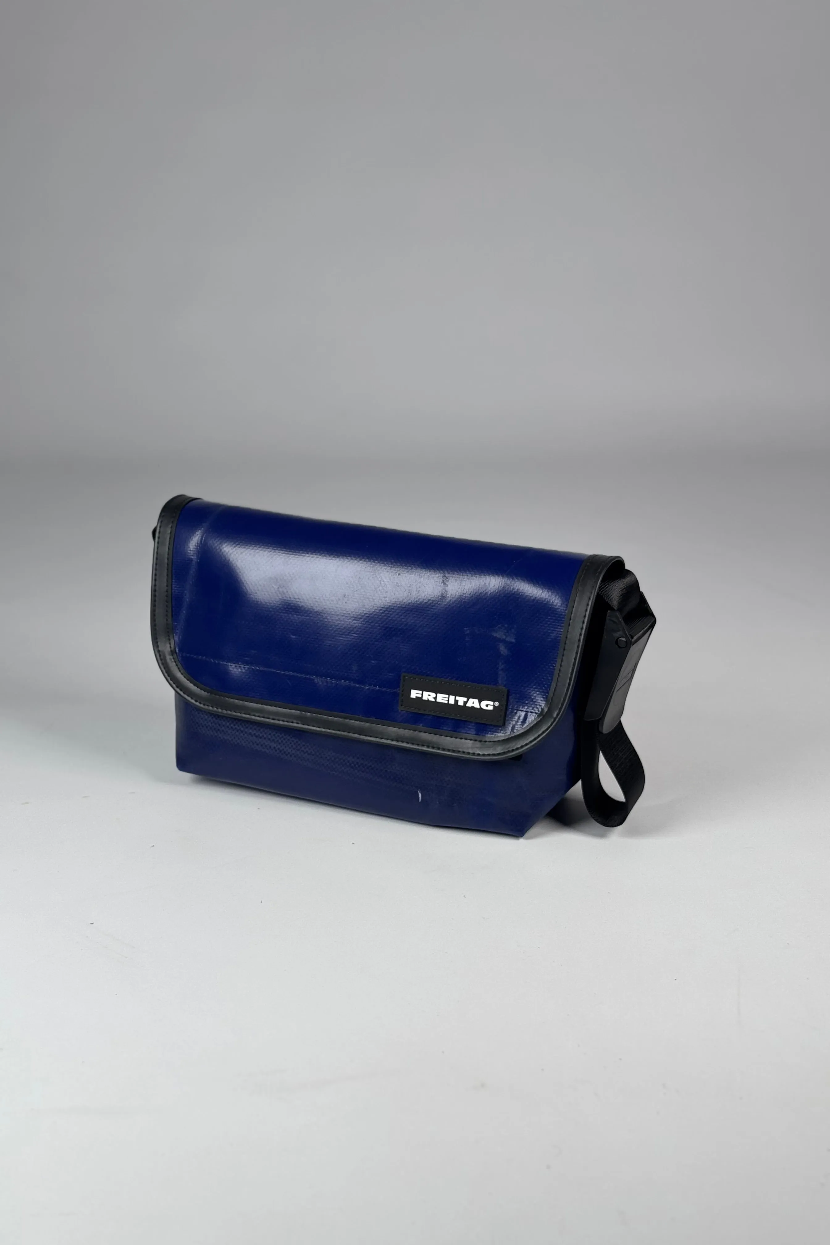 HAWAII FIVE-O F41 Messenger Bag extra small