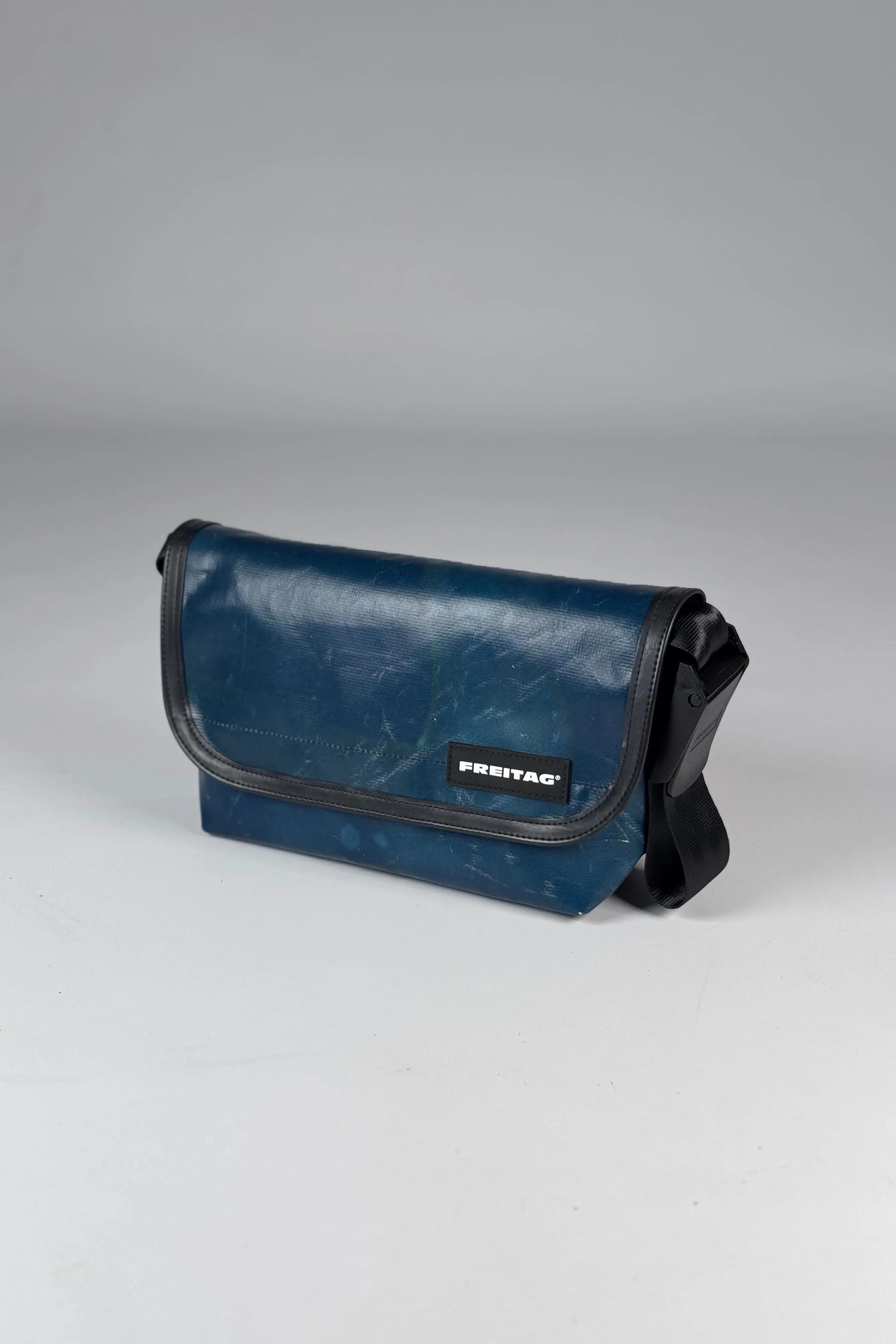 HAWAII FIVE-O F41 Messenger Bag extra small