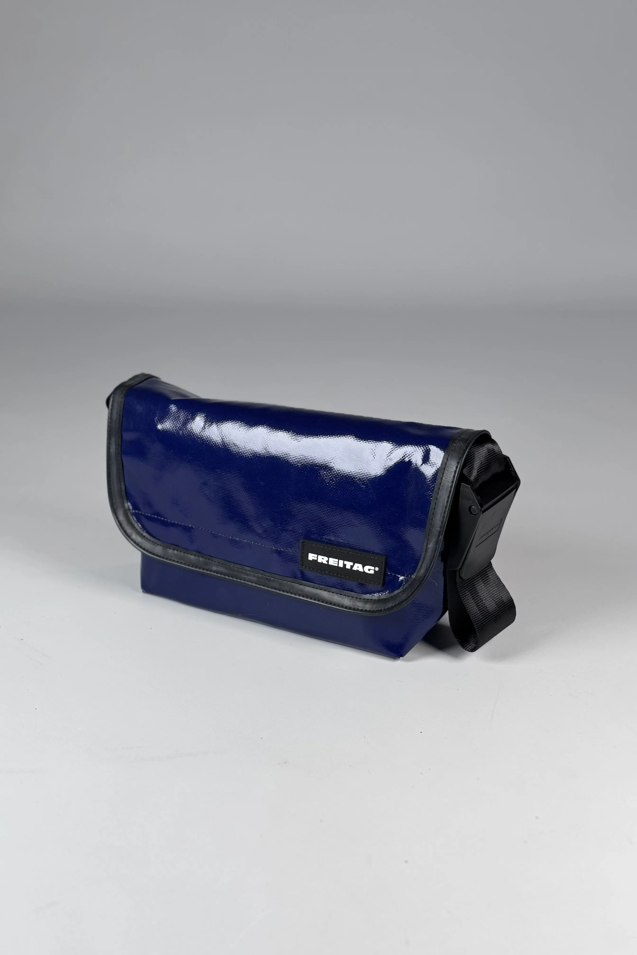 HAWAII FIVE-O F41 Messenger Bag extra small
