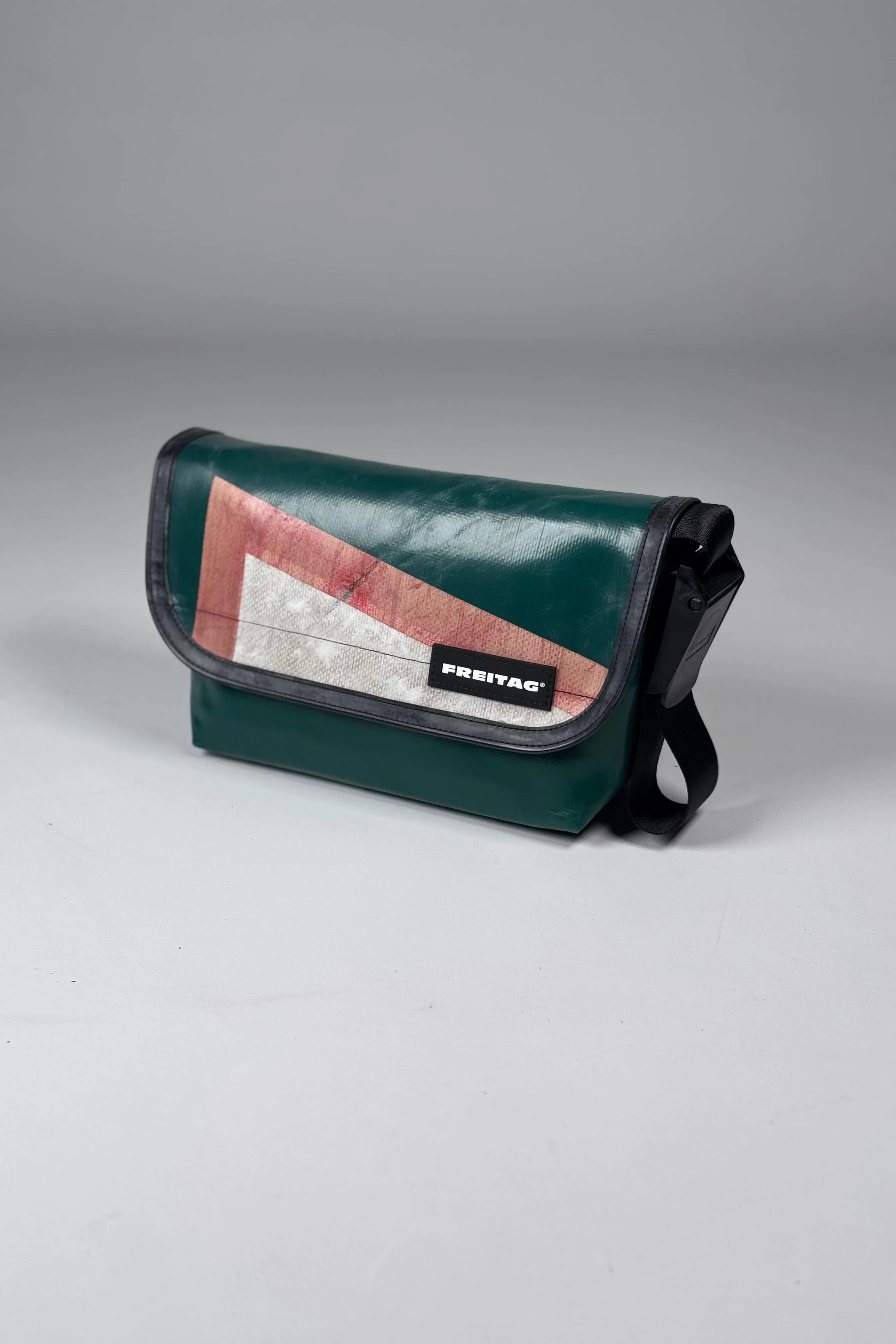 HAWAII FIVE-O F41 Messenger Bag extra small
