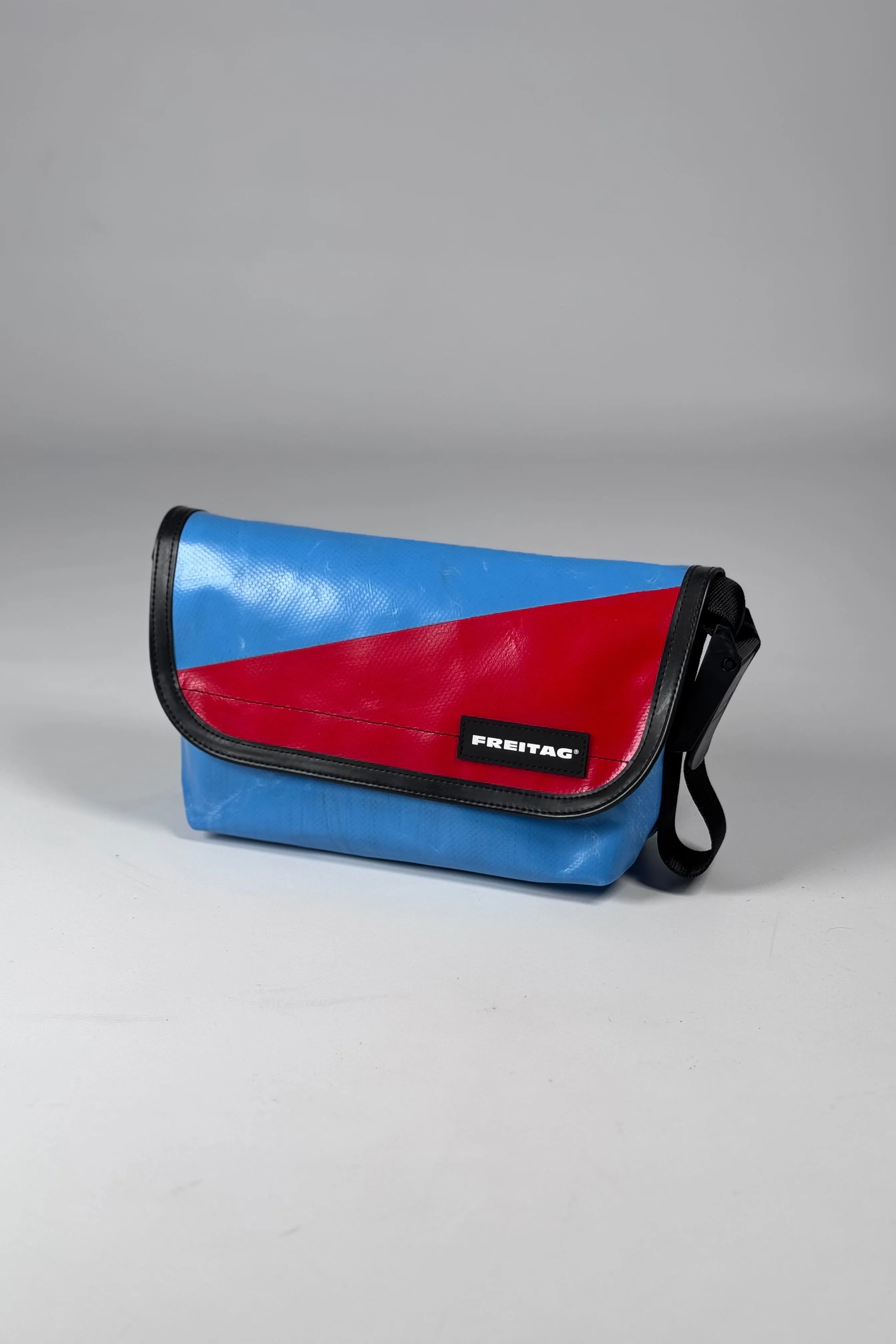 HAWAII FIVE-O F41 Messenger Bag extra small