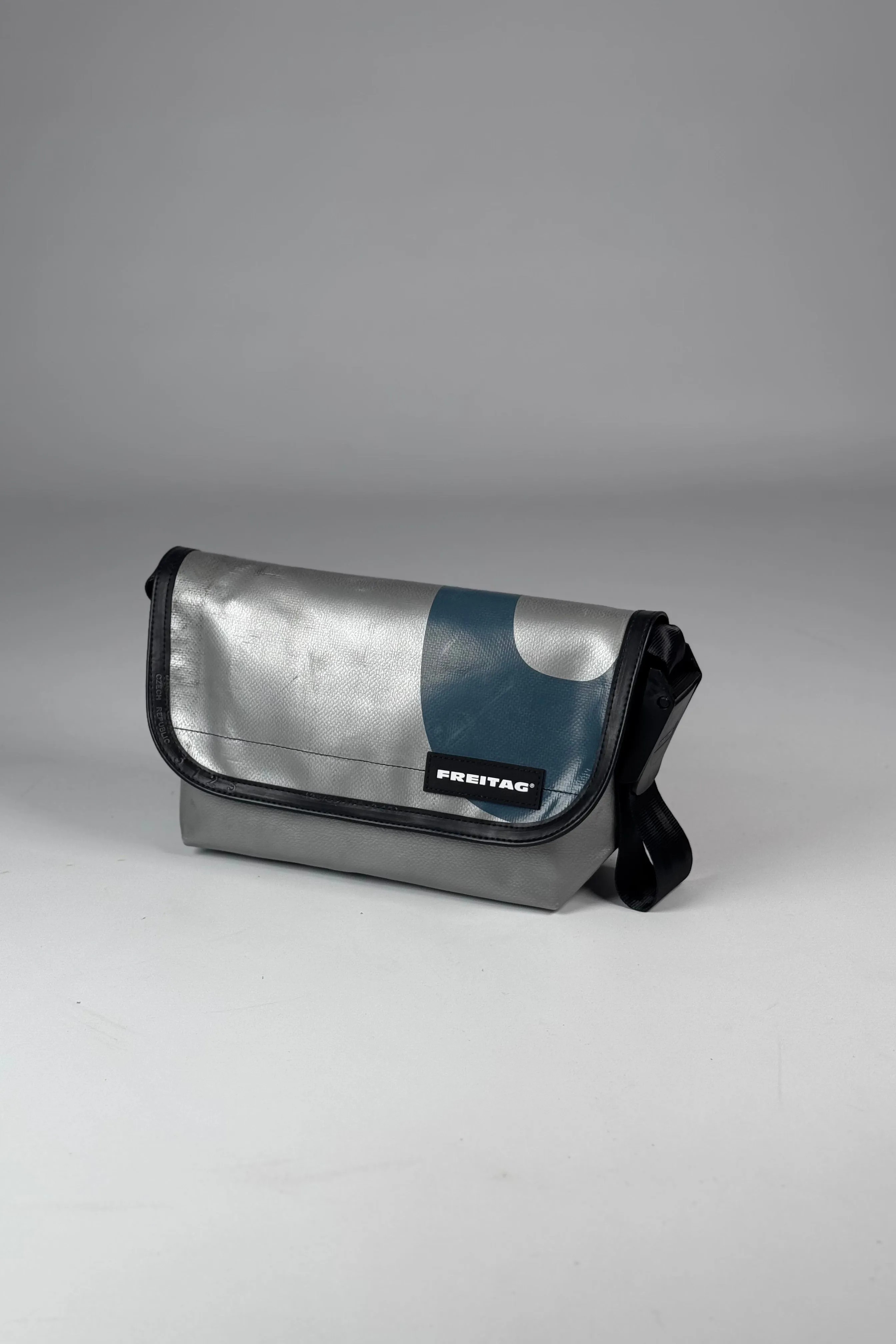 HAWAII FIVE-O F41 Messenger Bag extra small