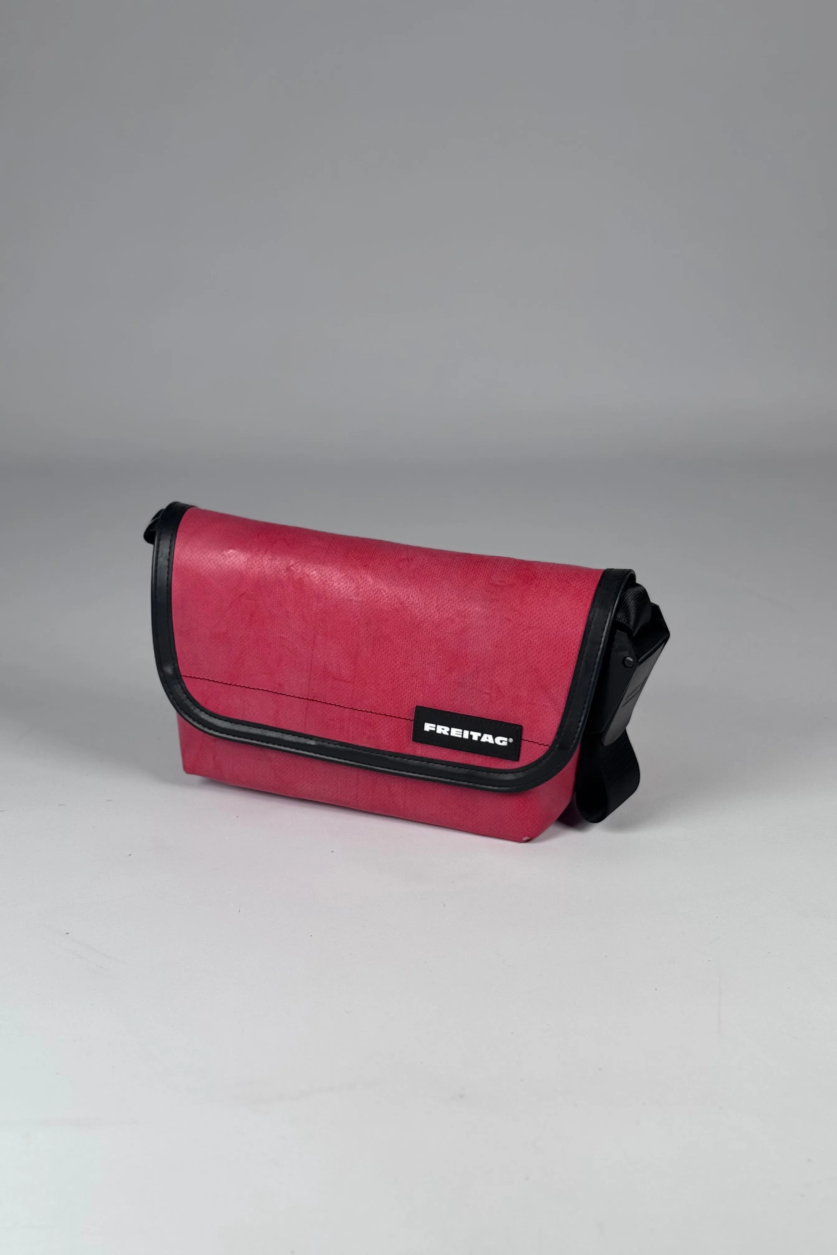 HAWAII FIVE-O F41 Messenger Bag extra small