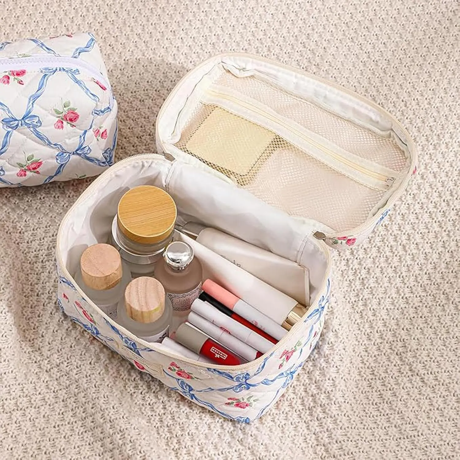 Large Makeup Bag, Quilted Cosmetic Bag,Floral Coquette Aesthetic Blue Bow Toiletry Bag, Travel Make Up Organizer Bag for Women Girls