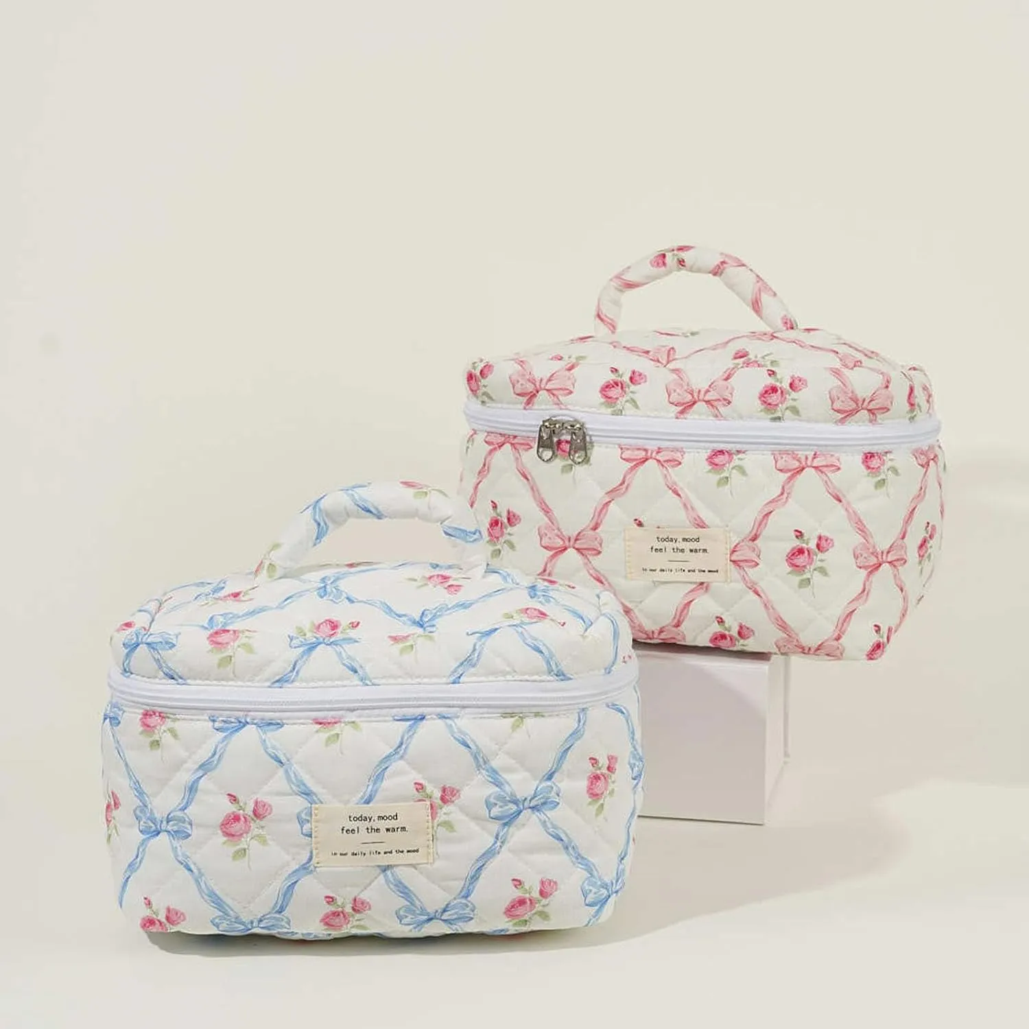 Large Makeup Bag, Quilted Cosmetic Bag,Floral Coquette Aesthetic Blue Bow Toiletry Bag, Travel Make Up Organizer Bag for Women Girls