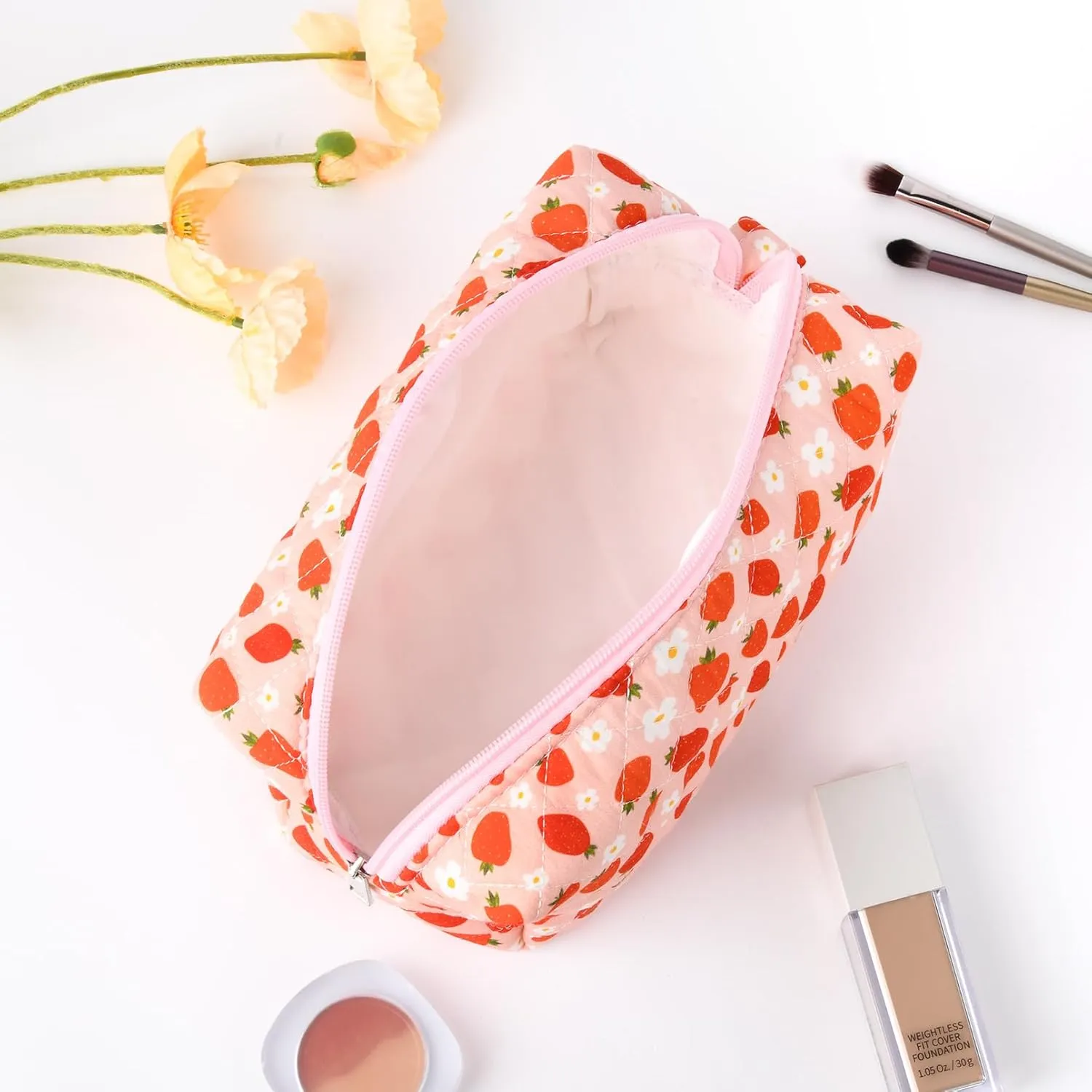 Pink Makeup Bag Quilted Cosmetic Bag Puffy Coquette Makeup pouch Aesthetic Strawberry Cute Travel Toiletry Bag Large Organizer cotton Makeup Brushes Storage Bag for Women