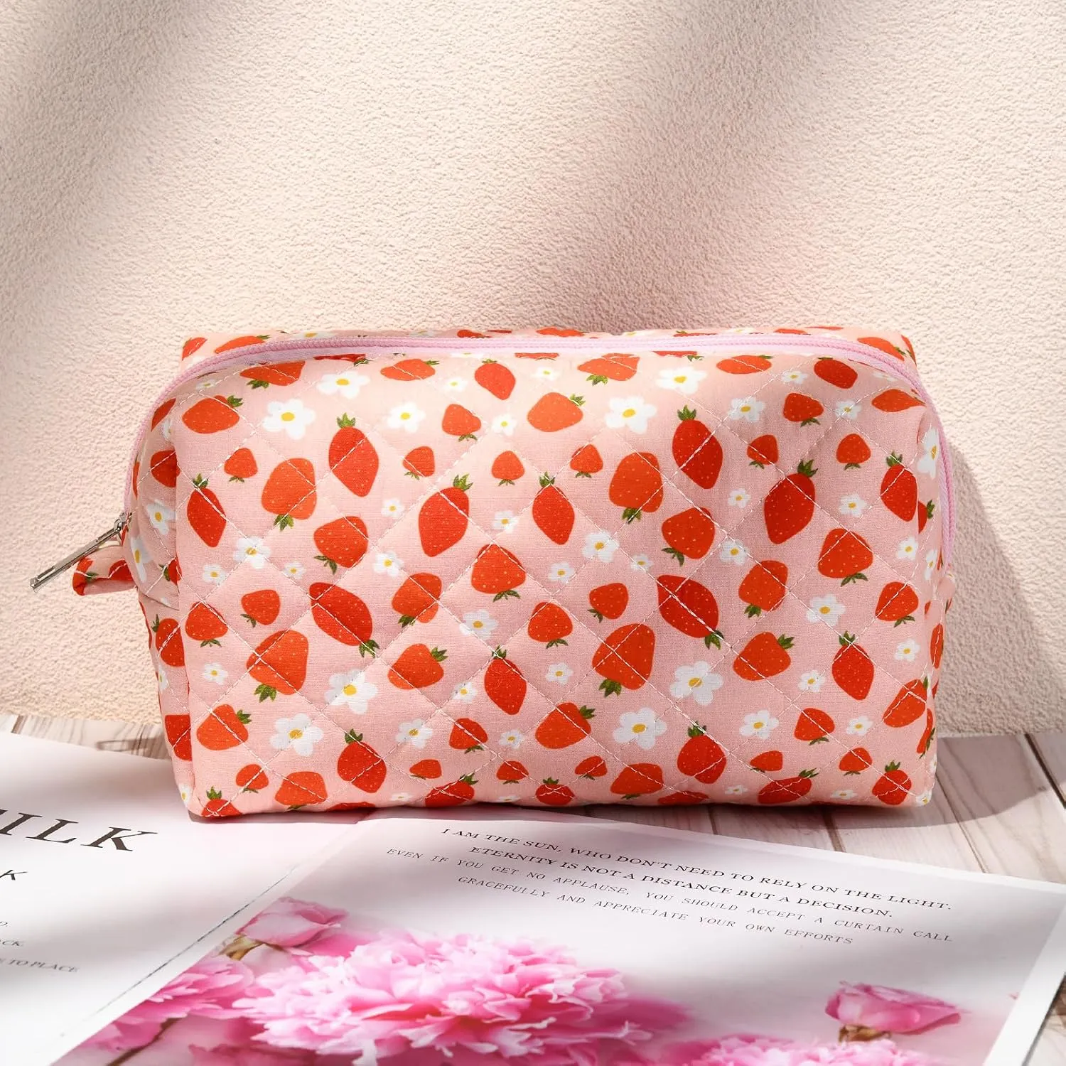 Pink Makeup Bag Quilted Cosmetic Bag Puffy Coquette Makeup pouch Aesthetic Strawberry Cute Travel Toiletry Bag Large Organizer cotton Makeup Brushes Storage Bag for Women