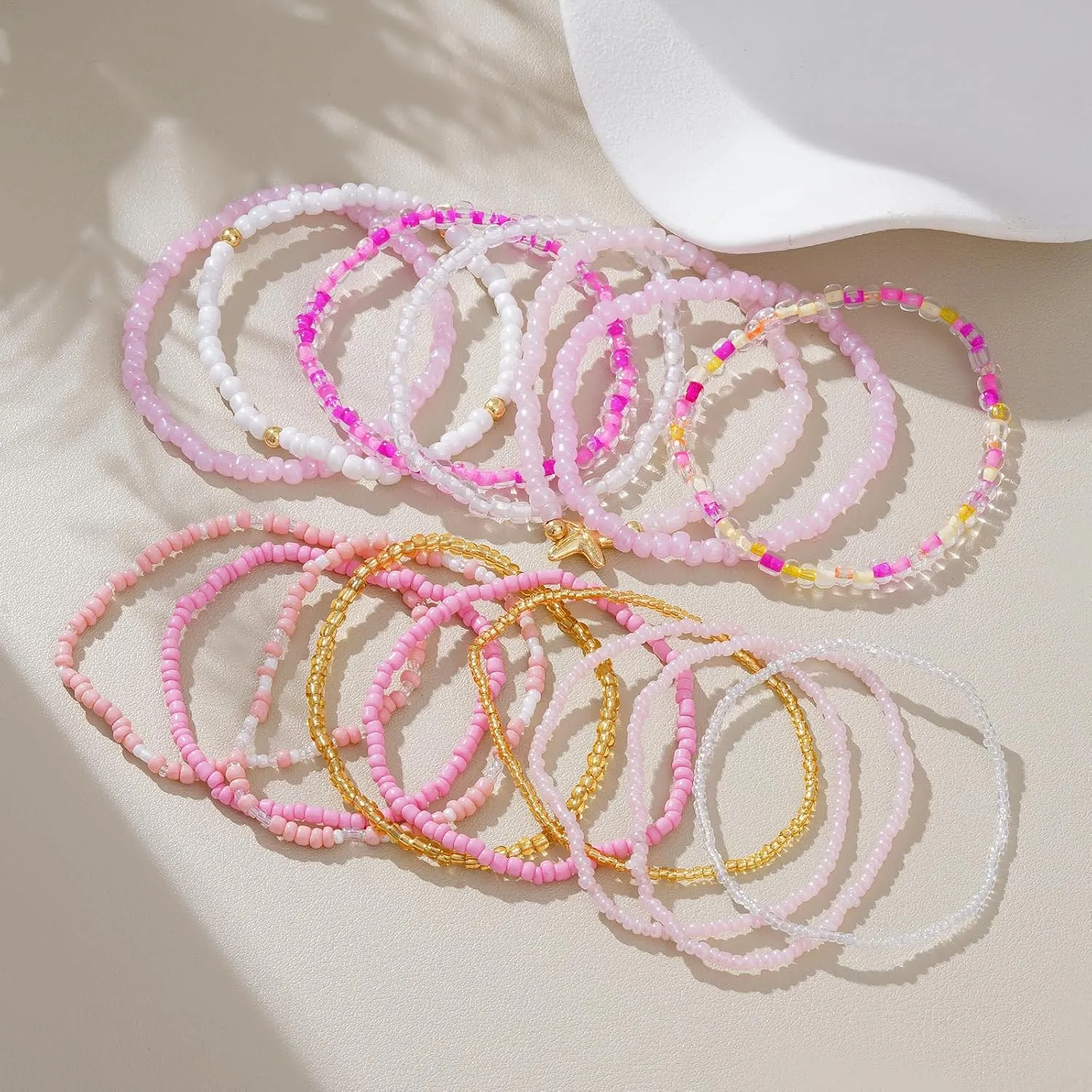 Shell Bracelet Boho Beaded Stretch Bracelets for Women Seashell Summer Beach Bracelets Starfish Charm Bracelet Stackable Gold Pearl Beads Bracelets for Women Jewelry Accessories Gifts