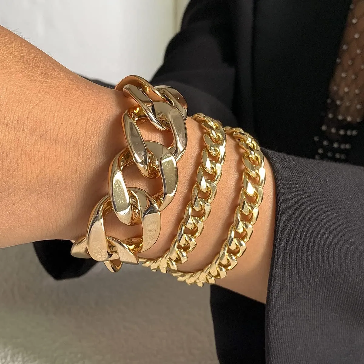 Wiwpar Boho Layered Chunky Bracelets Fashion Layered Link Chain Bracelets Set Adjustable for Women (Gold)